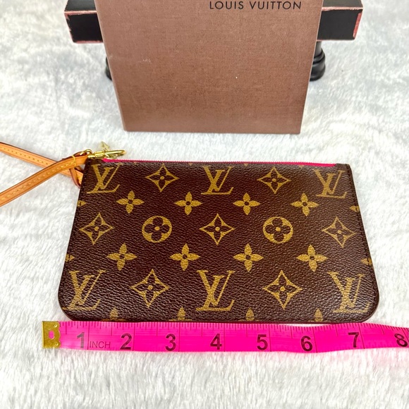 Louis Vuitton Monogram Neverfull Pouch with pink interior and box - Picture 11 of 14